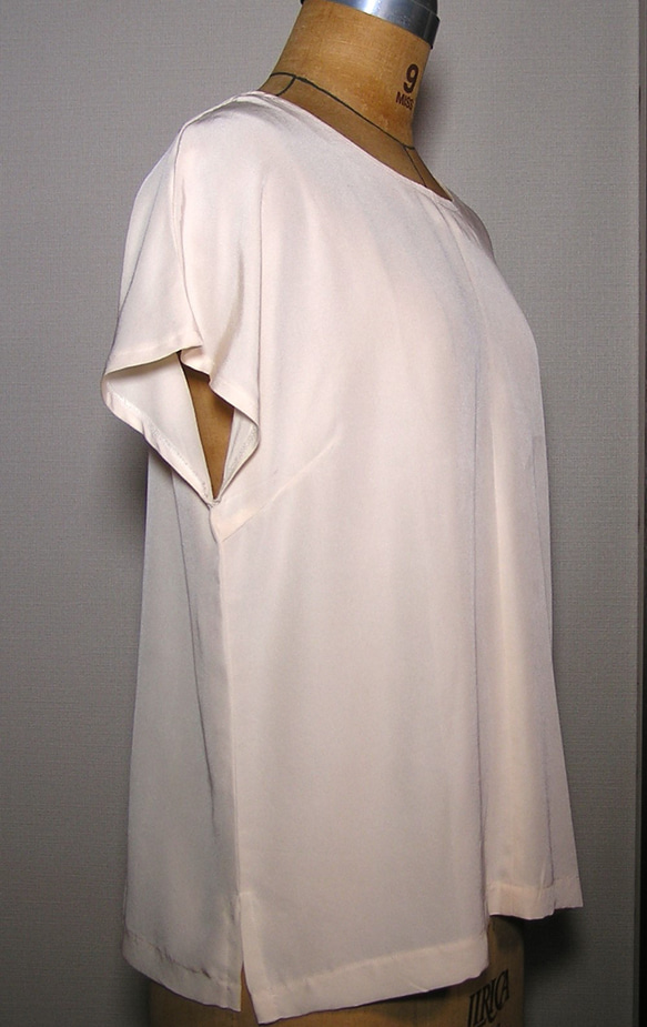 【【送料無料】シルクのフレンチスリーブブラウス　オフホワイト　正絹 2枚目の画像