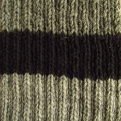 【ご予約品】❁手編み❁３色メリノウールスヌード＆ニット帽のセット(ブラック&グレー) 5枚目の画像