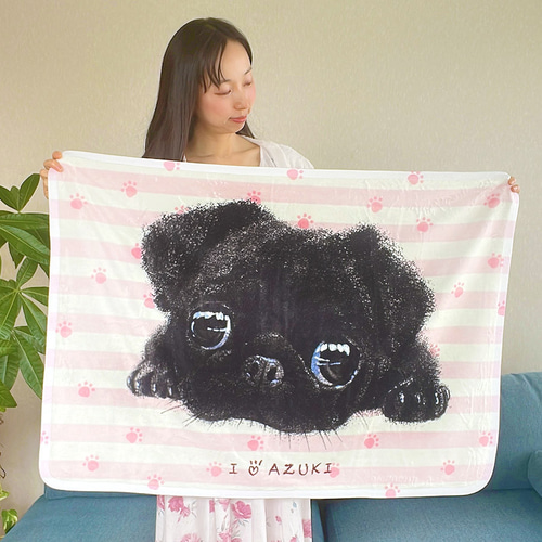 黒パグ】お名前入りブランケット（ひざ掛け）ラッピング対応