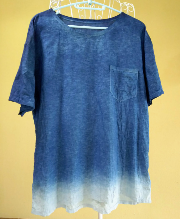 春分売り尽くしSale⭐️  メンズ   伝統の正藍染  竹布  布帛のTシャツ   藍染グラデーション　Mサイズ 4枚目の画像