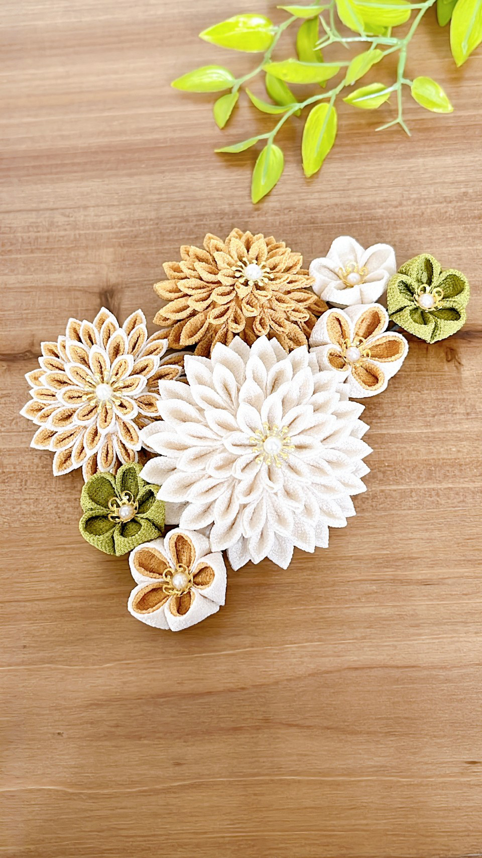 つまみ細工　髪飾り　オフホワイト　薄茶