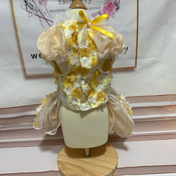 イエローゴールドの小花のドレス 2枚目の画像