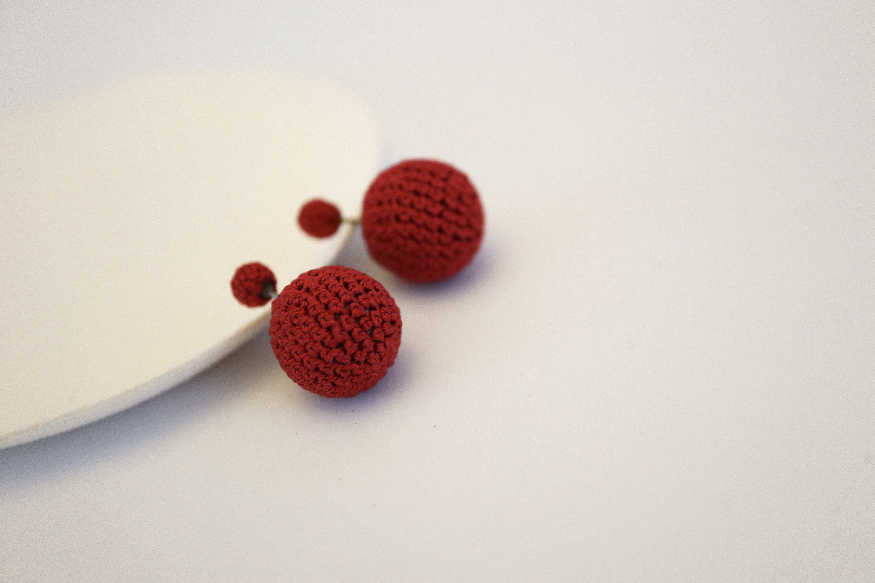 【Dots】大粒小粒 編玉のバックキャッチピアス [絹] [φ5+φ15]