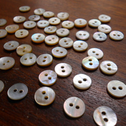 アコヤ貝のボタン　9mm　2穴　20個 3枚目の画像