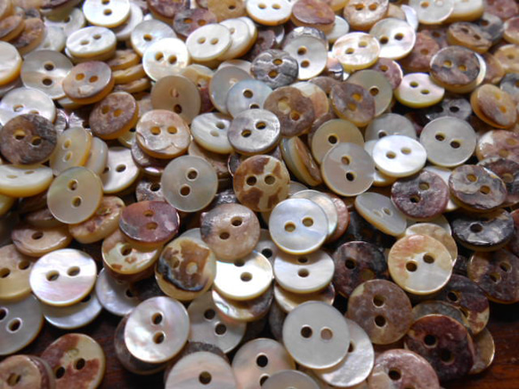 アコヤ貝のボタン　9mm　2穴　20個 7枚目の画像