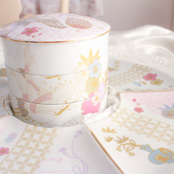 【超早割】陶器の3段お重＋扇のお皿5枚セット〜鶴の舞〜                                     【超早割】26000円→20000円陶器の3段お重＋扇のお皿5枚セ VQ1711763012(13000円)