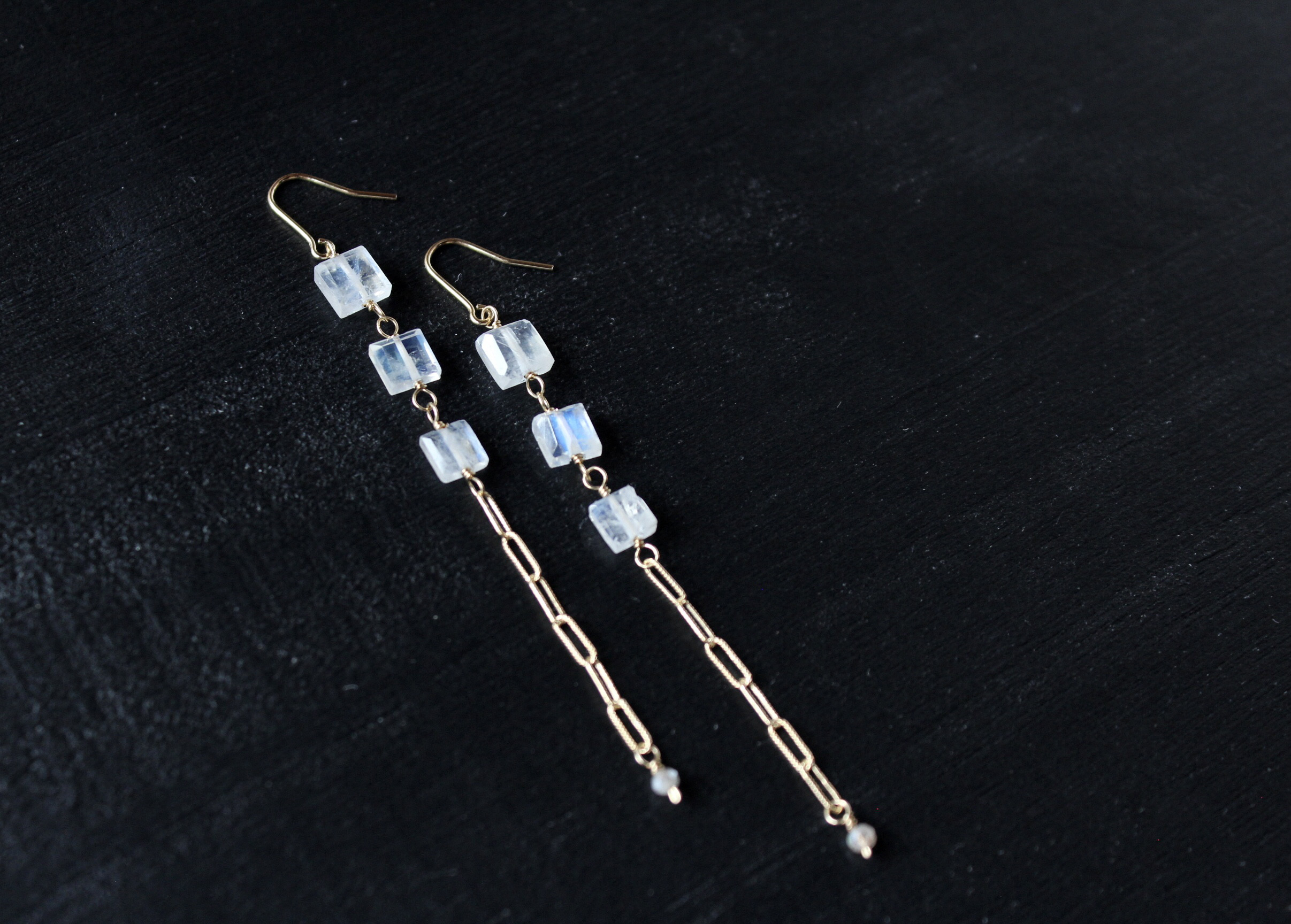 ブルームーンストーンのチェーンピアス14kgf