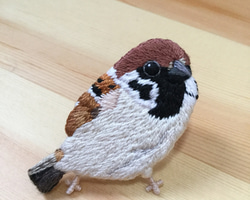 すずめ（斜め前）☆鳥の刺繍ブローチ #2