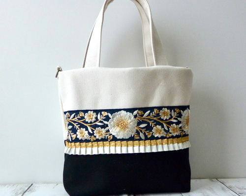 honami　インド刺繍トートバッグホワイト　ハンドメイド 白いお花が輝く インド刺繍リボン トートバッグ トートバッグ