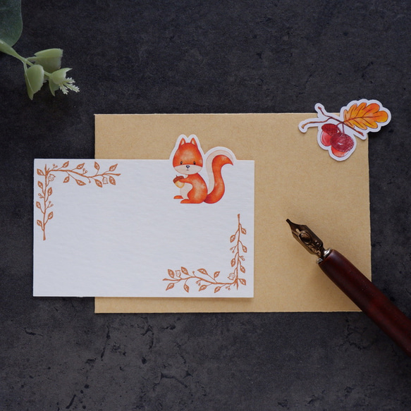 【秋。松鼠對視】卡片信封  米色紋路厚磅藝術紙 質感小卡 牛皮紙信封 第1張的照片