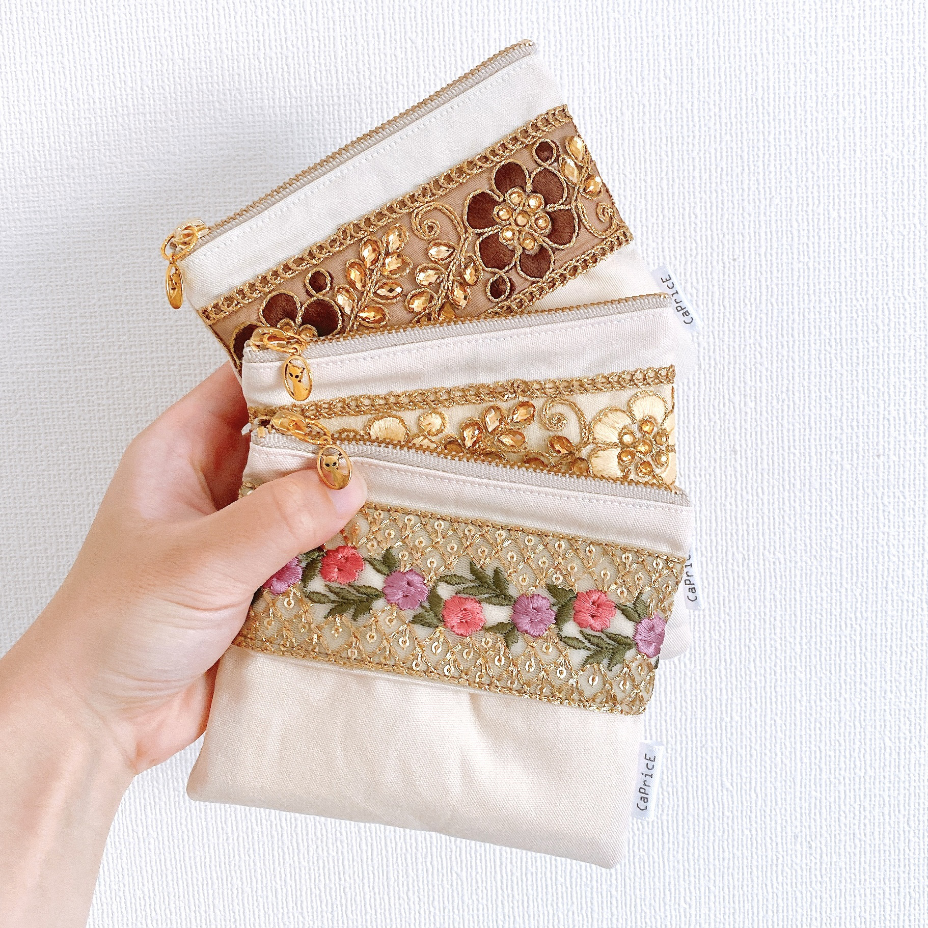 隠れにゃんこのティッシュポーチ(アイボリー) ポーチ CaPricE 通販