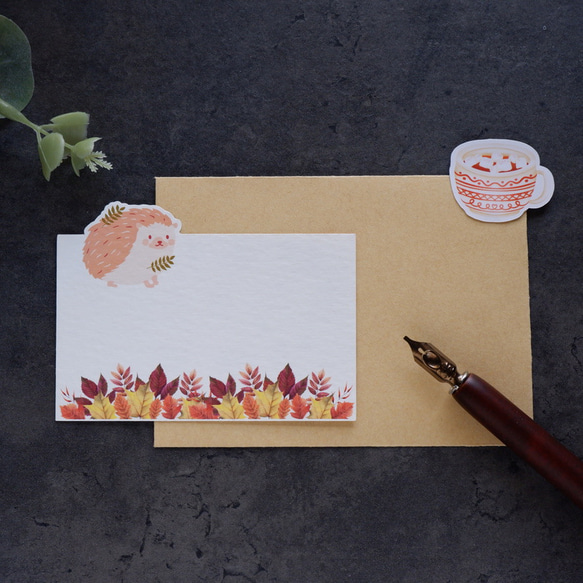 【秋。刺蝟散步】卡片信封 米色紋路厚磅藝術紙 質感小卡 牛皮紙信封 第1張的照片