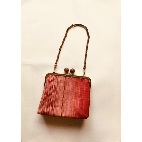 【送料無料】京都で織り上げた茜染め　レトロモダンながまぐちバッグ　2way にも 1枚目の画像