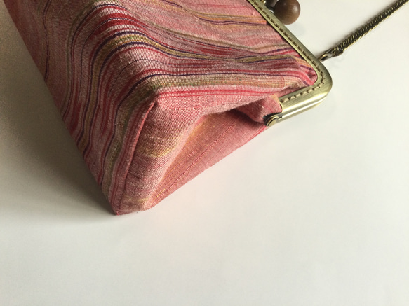 【送料無料】京都で織り上げた茜染め　レトロモダンながまぐちバッグ　2way にも 5枚目の画像