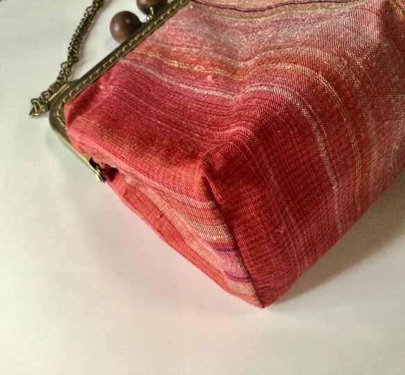 【送料無料】京都で織り上げた茜染め　レトロモダンながまぐちバッグ　2way にも 4枚目の画像