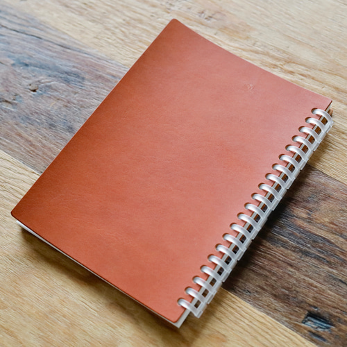 【新品】フェラーリ　レザー製A5ノート Ferrari（フェラーリ） フェラーリ純正手帳型レザーウォレット