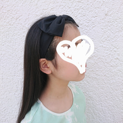 【送料無料】キッズ用 大きなリボンのかわいいヘアバンド 黒 2枚目の画像