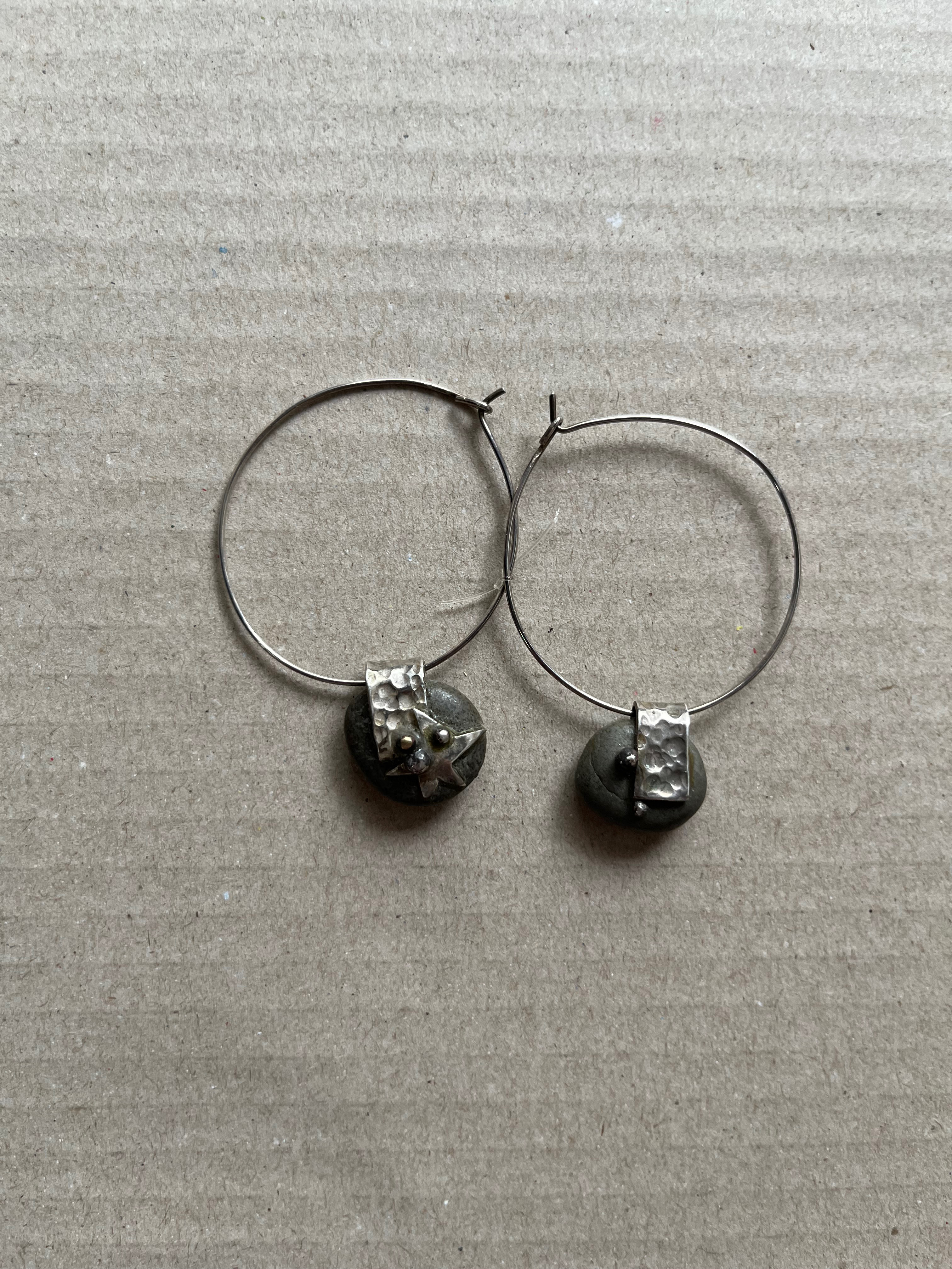 自然石と銀製品のピアス！