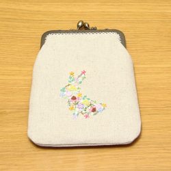 智能手機袋 Gamaguchi 手工刺繡花兔 第2張的照片