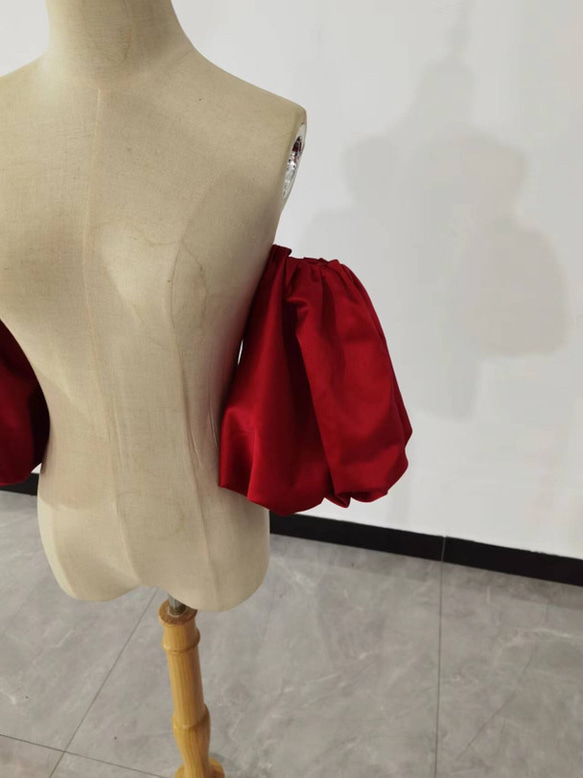 奢華緞面酒紅色肩袖泡泡袖可訂製可拆卸裝飾袖 第4張的照片