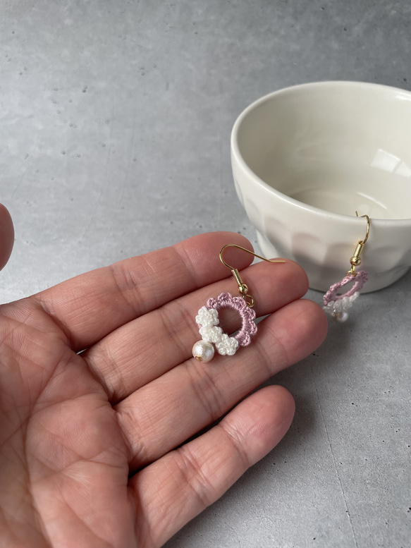 ふわふわレースの花編みピアス.イヤリング 3枚目の画像