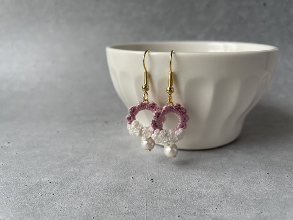ふわふわレースの花編みピアス.イヤリング 2枚目の画像