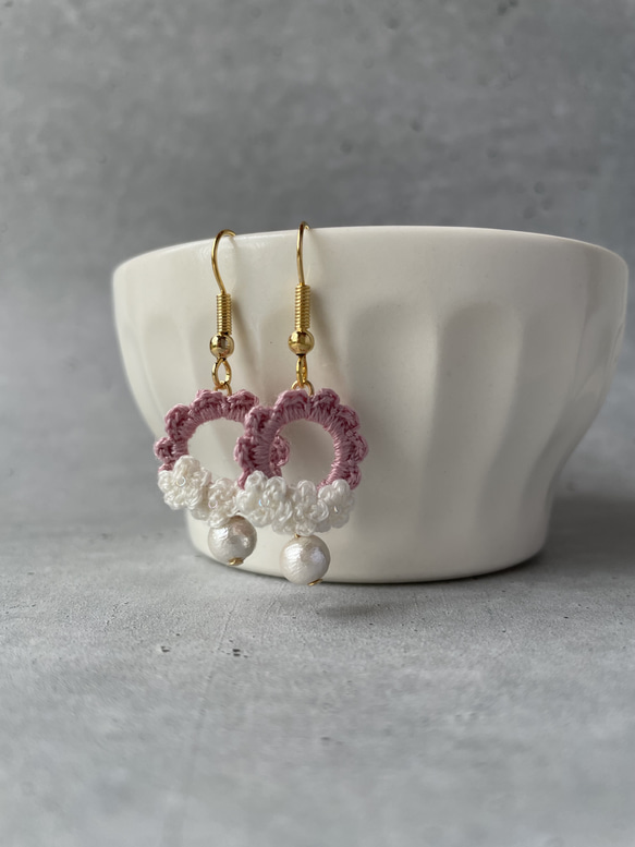 ふわふわレースの花編みピアス.イヤリング 1枚目の画像