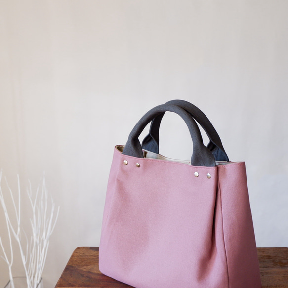 優雅的折疊手提包&lt;淡紫色x木炭&gt;倉敷帆布 第4張的照片