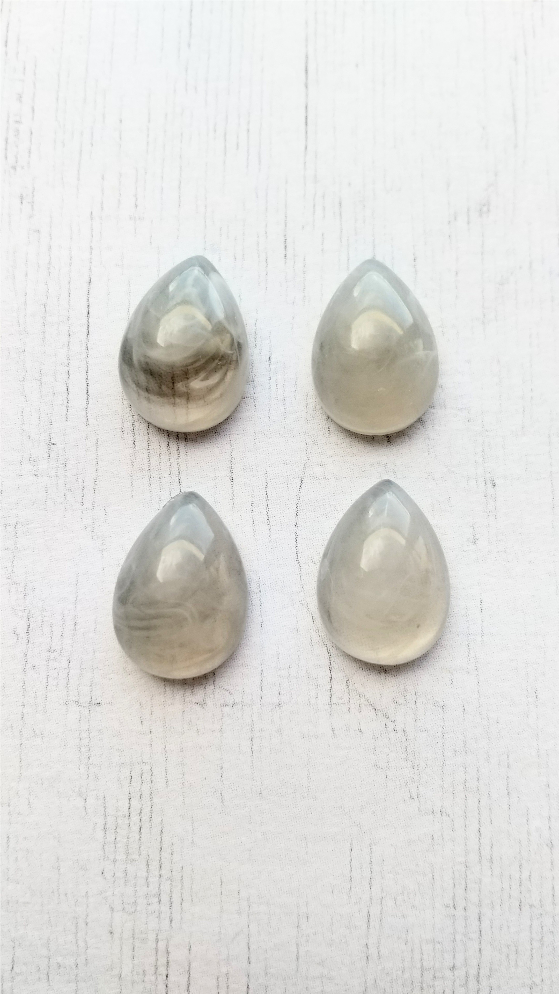 ⭐️水晶⭐️フラワー彫り⭐️8ミリ玉⭐️4コセット⭐️ and 