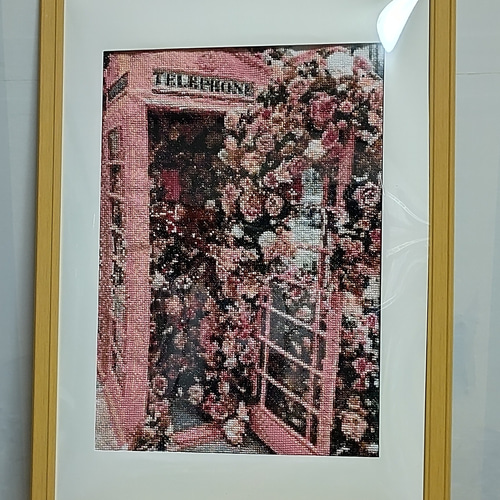 クロスステッチ完成品 薔薇で溢れるテレフォンボックス 額装済み