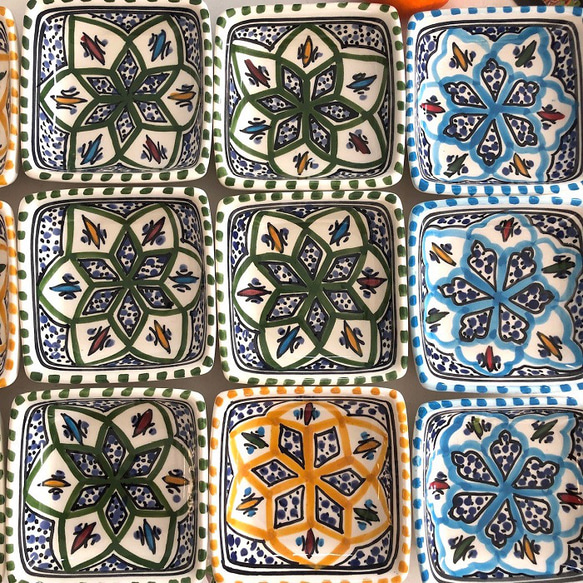 チュニジア・ナブールの陶器  　幾何学文様オアシスグリーン　小皿スクエア＃19 10cm 3枚目の画像