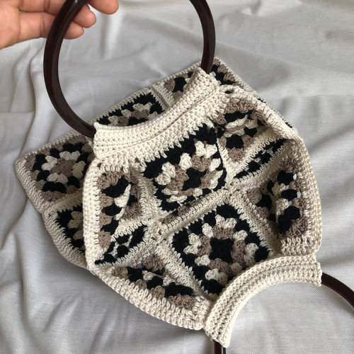 定番カラー】レトロ可愛いグラニースクエアの持ち手リングバッグ