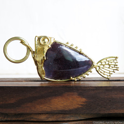 ブラッドショット アイオライト フィッシュ チャーム / Iolite Fish charms 1枚目の画像