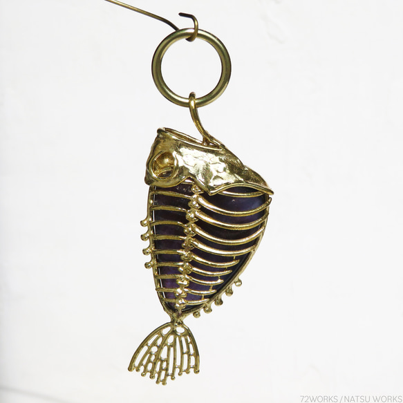 ブラッドショット アイオライト フィッシュ チャーム / Iolite Fish charms 5枚目の画像