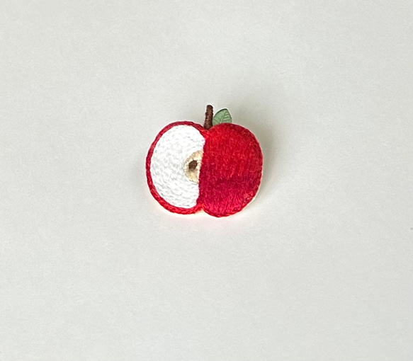 大人可愛い♡りんごの刺繍ブローチ 2枚目の画像