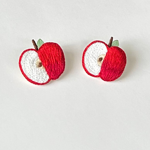 大人可愛い♡りんごの刺繍ブローチ ブローチ Small pleasure
