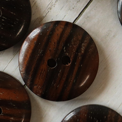 黒檀の木ボタン～碁石型～　20mm　3個入り【天然素材】 6枚目の画像