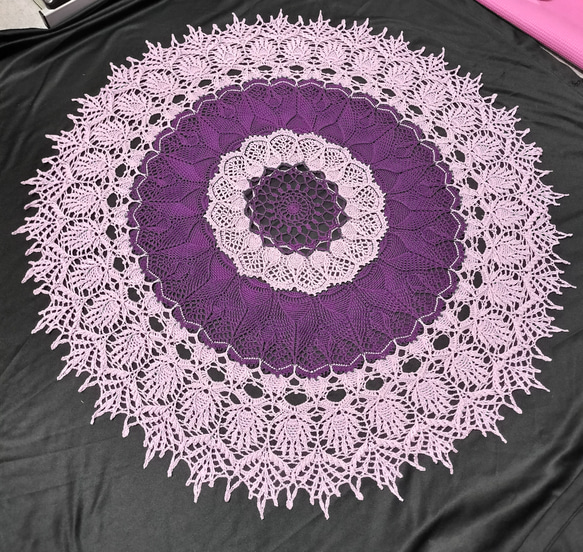 エスニック紫ハンドメイド☆レース編みドイリー約83cmお部屋の置物花瓶などに 1枚目の画像