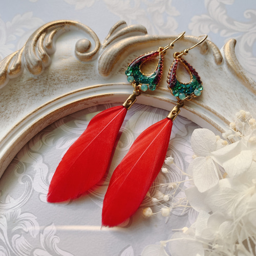 エスニック羽のピアスレッド ピアス（フック・チェーン） le petit