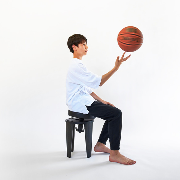 座面が揺れるスツール　Swing Ao 藍染木工スタジオAo