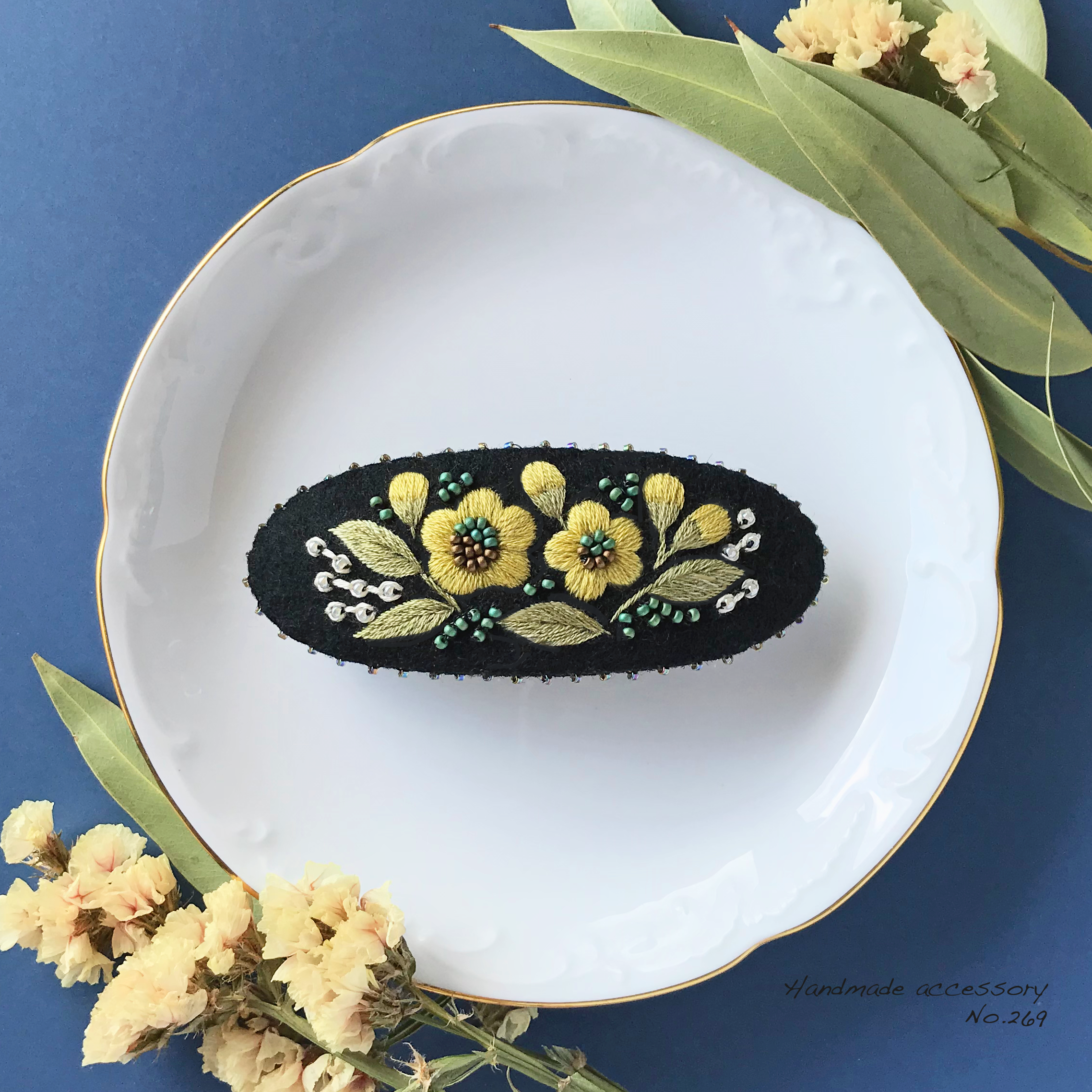 ライムイエローの花とビーズの刺繍バレッタ No.269 バレッタ みずな