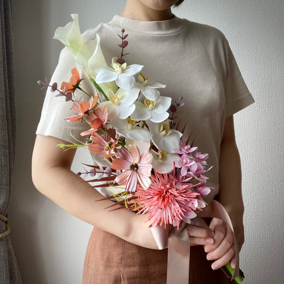 胡蝶蘭・カラー・コスモスの秋色大人っぽブーケ　アーティフィシャルフラワー　ドレスにも和装にも◯ 4枚目の画像