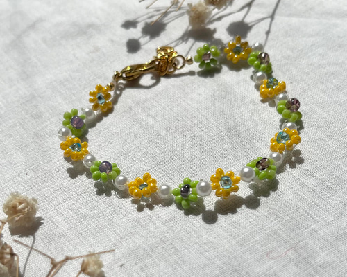 黄緑色ビーズブレスレット 黄緑と黄色のお花のビーズブレスレット ブレスレット Baby Marguerite