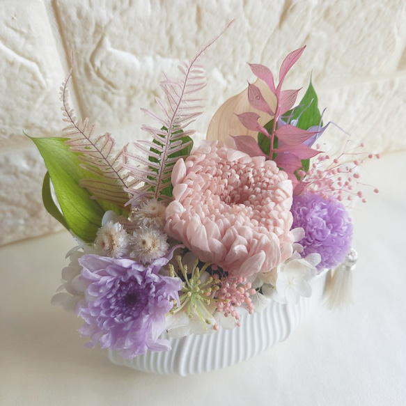 ■仏花　お供え花・お悔み花■『prière fleur』 蓮型陶器ベース  アレンジメント（ピンク系）(1点） 5枚目の画像