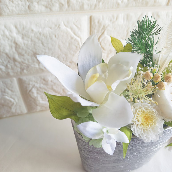 ■仏花　お供え花・お悔み花■『prière fleur』 シルバー・陶器ベース  アレンジメント（ホワイト系）(1点） 9枚目の画像