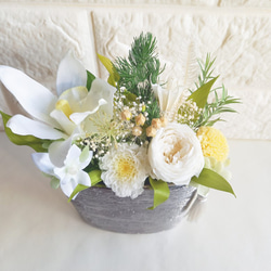 ■仏花　お供え花・お悔み花■『prière fleur』 シルバー・陶器ベース  アレンジメント（ホワイト系）(1点） 8枚目の画像
