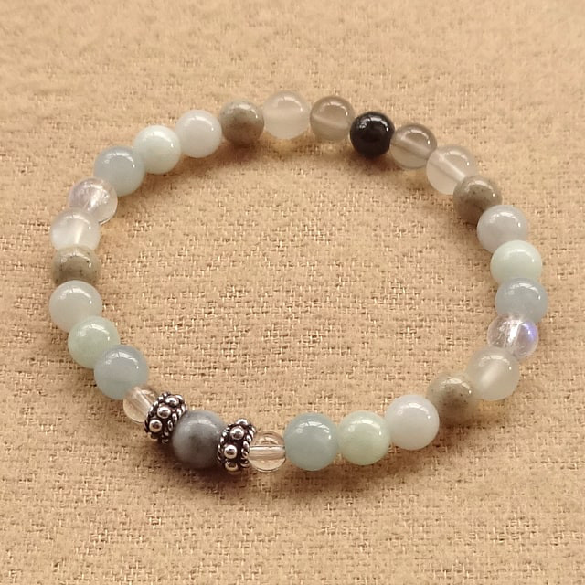 豊かな翡翠たちがやさしく寄り添います｜糸魚川翡翠（炭色・色ムラあり）ｘミャンマー産本翡翠（蒼色、黒色、緑色、白色）など