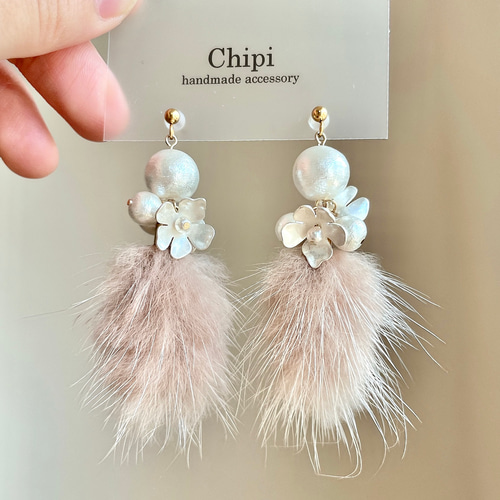【最安値】 ベージュピンク×ファー ピアス（その他 ピアス・イヤリング ピアス