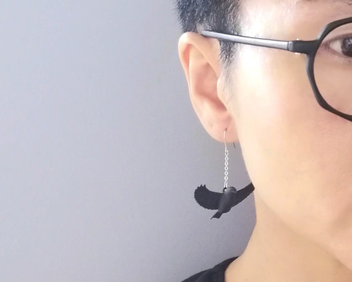 ロビン ピアス・イヤリング 黒 ピアス（フック・チェーン