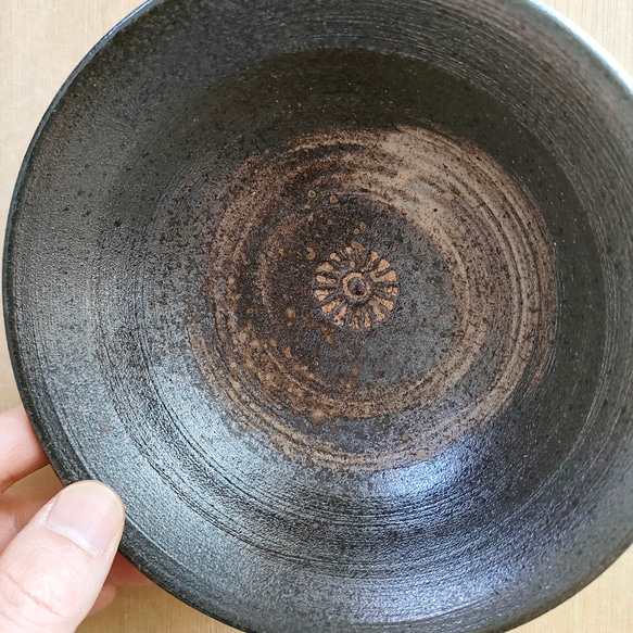 【訳あり品】三島鉢（中）／黒・焼き〆陶器（レンジ、オーブン、食洗機ＯＫ） 7枚目の画像